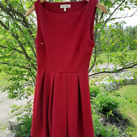 Monteau Dresses & Skirts - PRICE DROP😁burgandy fitted dress
